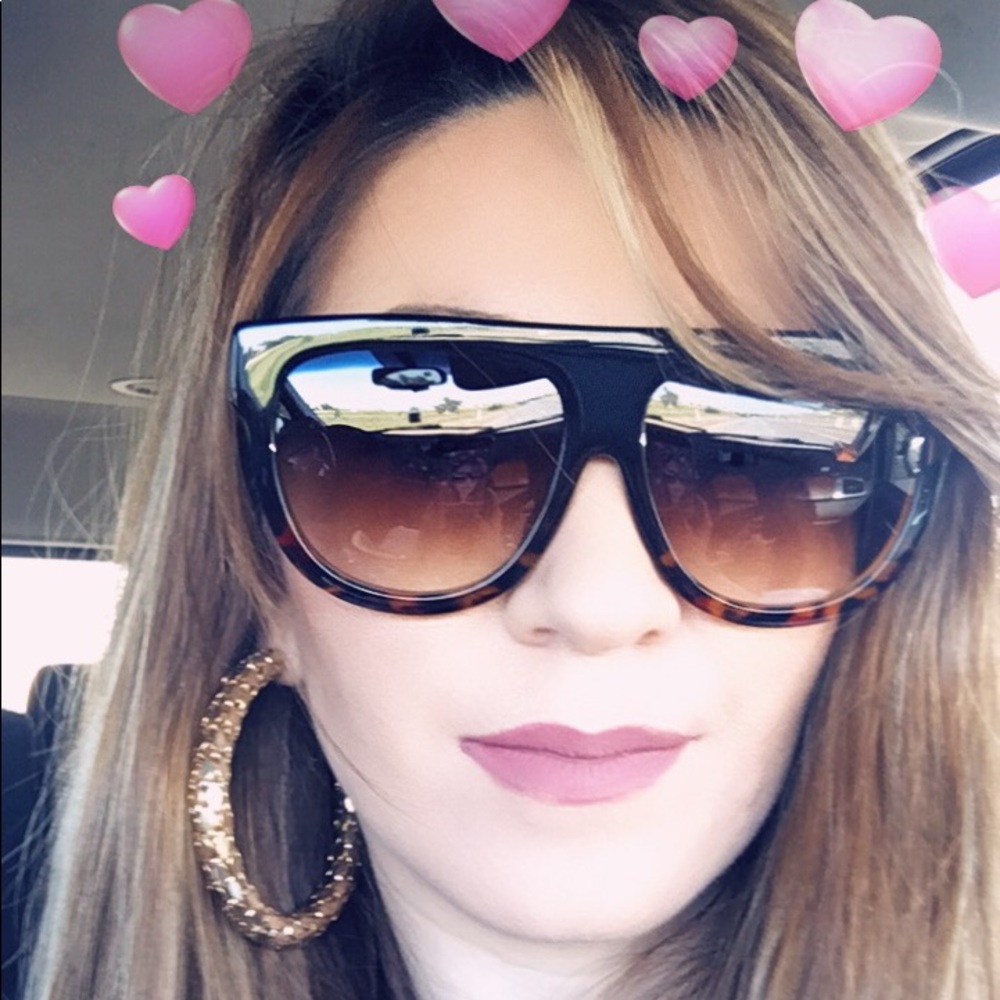 Meet your Posher, Nydia